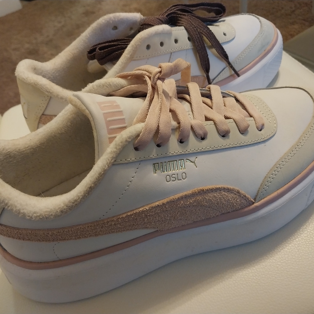 Puma White and Pink Sneakers Retro-Inspired Design